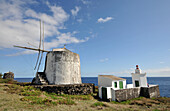 Windmühlen in Vila Nova, Insel Corvo, Azoren, Portugal, Europa