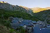 Blick auf Dächer des Bergdorfes Penalba de Santiago, Provinz Leon, Altkastilien, Castilla y Leon, Nordspanien, Spanien, Europa