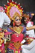 Denpasar (Bali, Indonesia): Balinese dancer on parade at the Bali Arts Festival’s opening