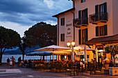 Platz, Abends, Menaggio, Comer See, Lombardei, Italien