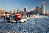 Feuerschiff vor HTC Hanseatic Trade Center und Elbphilharmonie imWinter, Hansestadt Hamburg, Deutschland, Europa