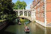 Punting by the Bridge of Sighs, St John's College, Cambridge, England, UK