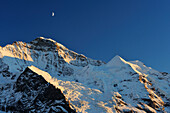 Jungfrau und Silberhorn mit Halbmond, Kleine Scheidegg, Grindelwald, UNESCO Welterbe Schweizer Alpen Jungfrau - Aletsch, Berner Oberland, Bern, Schweiz, Europa