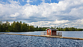 Schwedischer See unter Wolkenhimmel, Smaland, Süd-Schweden, Schweden, Skandinavien, Europa