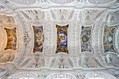 Deckengewölbe im Kloster Benediktbeuern, eine ehemalige Abtei der Benediktiner, Benediktbeuern, Bayern, Deutschland, Europa