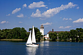 Kloster Frauenchiemsee, auch Frauenwörth genannt, ist ein Kloster der Benediktinerinnen auf der Insel Frauenchiemsee, Chiemsee, Bayern, Deutschland, Europa