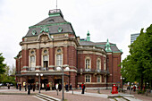 Menschen vor der Laeiszhalle – Musikhalle Hamburg, Johannes-Brahms-Platz, Hansestadt Hamburg, Deutschland, Europa