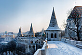 Fischerbastei im Winter, Frigyes Schulek, Budapest, Ungarn