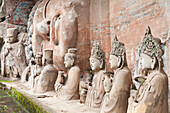 Buddhistische Grotten von Dazu, im 11. Jahrhundert unter Federführung eines buddhistischen Mönches in den Fels gehauen, Mahayana-Buddhismus, Weltkulturerbe, Touristen, Dazu, Chongqing, VR China