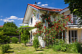 Einfamilienhaus mit Garten, Bayern, Deutschland