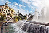 Springbrunnen auf dem Rathausplatz, Plaza del Ayuntamiento, Valencia, Spanien