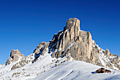 Alpine hut beneath Averau and tower of Ra Gusela, Passo Giau, Cortina d' Ampezzo, UNESCO World Heritage Site Dolomites, Dolomites, Venetia, Italy, Europe