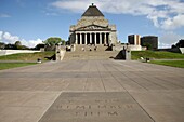 inscriptionWe will remember them,  - Shrine of Remembrance in Melbourne, Victoria, Australia