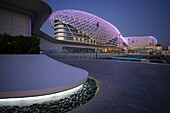 Yas Hotel, Yas Marina, in die Autorennstrecke Yas Marina Circuit integriert, Formel 1 Rennstrecke, Abu Dhabi, Vereinigte Arabische Emirate, VAE