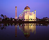 Omar Ali Saifuddin Mosque floodlit at night, Bandar Seri Begawan, Brunei