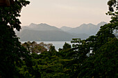 Blick vom Datai Resort zu Ta Ru Tao Island (Thailand), Lankawi Island, Malaysia, Asien