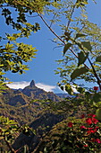 Gebirge im Sonnenlicht, Cirque de Cilaos, La Reunion, Indischer Ozean