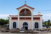 Vom Lavafluss verschonte Kirche in Piton Sainte Rose, La Reunion, Indischer Ozean