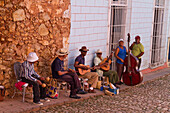 Strassenmusiker in Trinidad, Kuba, Großen Antillen, Antillen, Karibik, Westindische Inseln, Mittelamerika, Nordamerika, Amerika