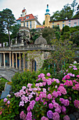 Gardens in the village of Portmeirion, founded by Welsh architekt Sir Clough Williams-Ellis in 1926, Portmeirion, Wales, UK