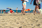 Menschen am Strand mit Bewegungsunschärfe, Marbella, Andalusien, Spanien, Europa