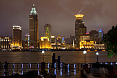 Blick von Putong auf die Hochhäuser von Shanghai und den Bund am Huangpu-Fluss, Provinz Shanghai, Volksrepublik China