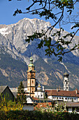 Ansicht mit Stiftskirche, Hall in Tirol, Tirol, Österreich