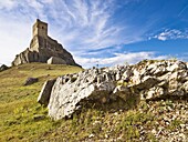 Torre del Homenaje del castillo roquero de Atienza, fortaleza medieval del siglo XII, situado en un promontorio rocoso que domina el pueblo - Guadalajara - Castilla la Mancha - España