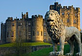 England, Northumberland, Alnwick Alnwick castle viewed from Lion Bridge, the castle is one of the finest medieval castles to be found in England Often referred asThe Windsor of the North', it was also a Harry Potter Movie set