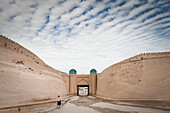 Uzbekistan, Khiva, Itchan Kala, old wall and gate of Itchan Kala