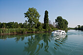Le Boat Magnifique Hausboot auf dem Fiume Stella Fluss nahe Precenicco, Provinz Udine, Friaul-Julisch-Venetien, Oberitalien, Italien