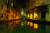 Nachtfoto, Rückeingang, La Fenice, Venedig, Veneto, Italien