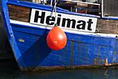 Fischkutter „Heimat“ im Hafen von Sassnitz, Insel Rügen, Ostsee, Mecklenburg-Vorpommern, Deutschland