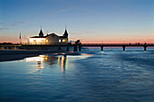 Seebrücke am Abend, Ahlbeck, Insel Usedom, Ostsee, Mecklenburg-Vorpommern, Deutschland, Europa