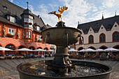Haus Kaiserworth, Marktbrunnen und Rathaus, Marktplatz, Goslar, Harz, Niedersachsen, Deutschland