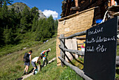 Switzerland, Valais, Arolla pastures, refreshment bar and trekkers