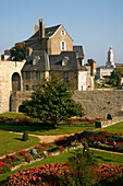 France, Bretagne, Morbihan, Vannes, garden, ramparts and Poterne gate