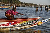Sénégal, Boy on fishing boat