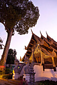 Tempelgebäude Viharn Luang im Abendlicht, Wat Chedi Luang, Chiang Mai, Thailand, Asien