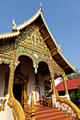 Goldener Tempel im Sonnenlicht, Wat Chiang Man, Chiang Mai, Thailand, Asien
