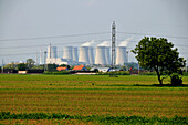 Blick auf Atomkraftwerk bei Trnava, West- Slowakei, Europa