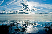 Eidersperrwerk unter Wolkenhimmel, St. Peter-Ording, Schleswig Holstein, Deutschland, Europa