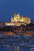 View of harbour, cathedral La Seu and palace Palau de l'Almudaina, Palma de Mallorca, Mallorca, Balearic Islands, Spain, Europe