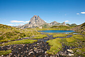 View over lake Lac d'Ayous to Pic du Midi d'Ossau, Ossau Valley, French Pyrenees, Pyrenees-Atlantiques, Aquitaine, France