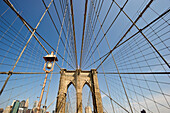 Brooklyn Bridge im Sonnenlicht, Manhattan, New York, USA, Amerika