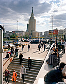 Treppe am Komsomolskaya Platz, auch Platz der 3 Bahnhöfe, Leningrader Bahnhof in der Mitte, Moskau, Russische Foederation, Russland, Europa
