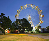 Beleuchtetes Riesenrad am Abend, Prater, 2. Bezirk, Leopoldstadt, Wien, Österreich, Europa