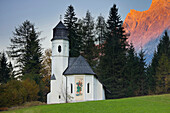 Rochus chapel in front Zugspitze at sunset, Ausserfern, Biberwier, Tyrol, Austria, Europe