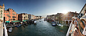 Blick von der Rialtobrücke auf den Canal Grande, Venedig, Venezien, Italien