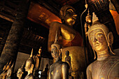 Grosser sitzender Buddha und zahlreiche kleine Buddha Statuen, Wat Wisunarat, Wat Visoun, Luang Prabang, Laos, Südostasien, Asien